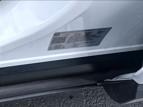 Used 2025 Chevrolet Equinox LT w/ Convenience Package II image 35