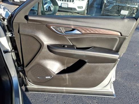 Used 2023 Buick Envision Avenir image 29