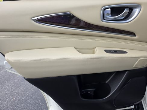 Used 2015 INFINITI QX60 FWD w/ Deluxe Touring Package image 28