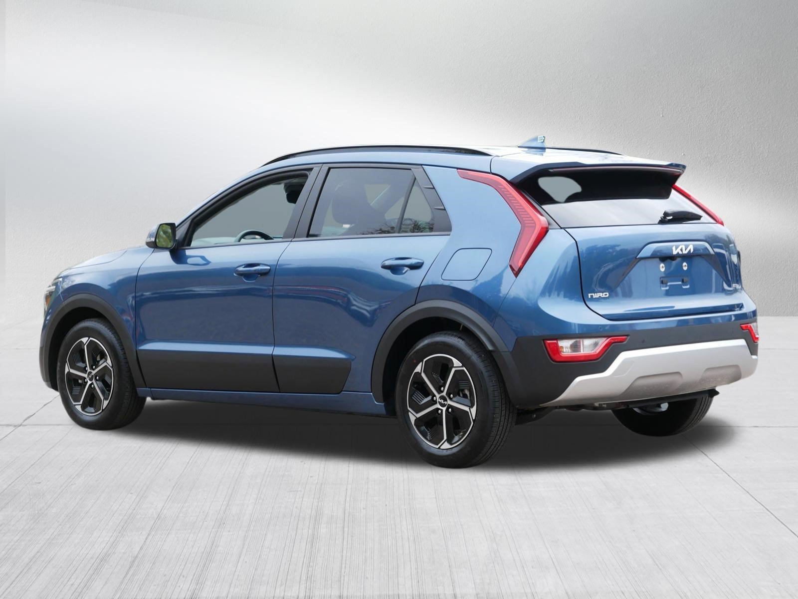 Used 2025 Kia Niro EX FWD image 5
