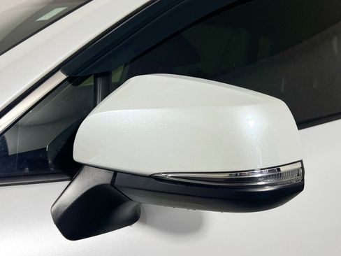 Used 2024 Toyota Corolla Cross XSE w/ Convenience Package image 12