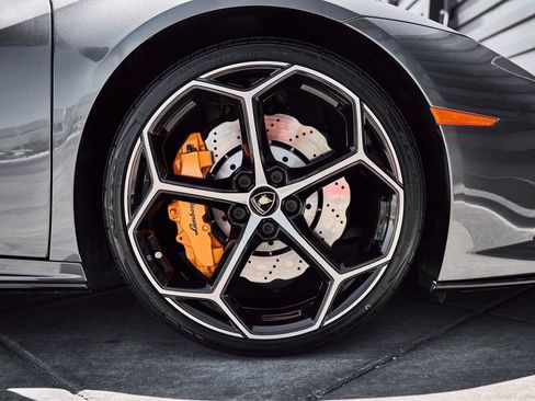 Used 2021 Lamborghini Huracan EVO RWD image 30