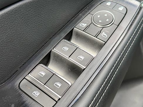 Used 2024 Nissan Rogue SL w/ SL Premium Package image 12