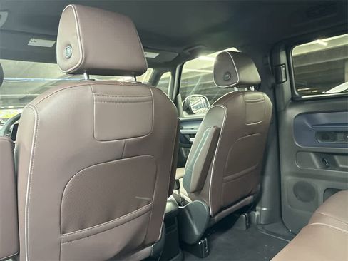 New 2025 Volkswagen ID. Buzz Pro S image 28