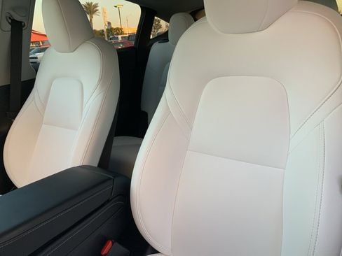 Used 2024 Tesla Model Y Long Range image 18