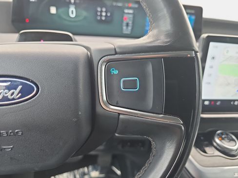 Used 2025 Ford Expedition Platinum AWD/4WD image 18