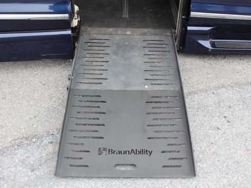 Used 2019 Chrysler Pacifica Touring-L FWD image 27