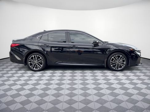 Used 2025 Toyota Camry XLE FWD image 8