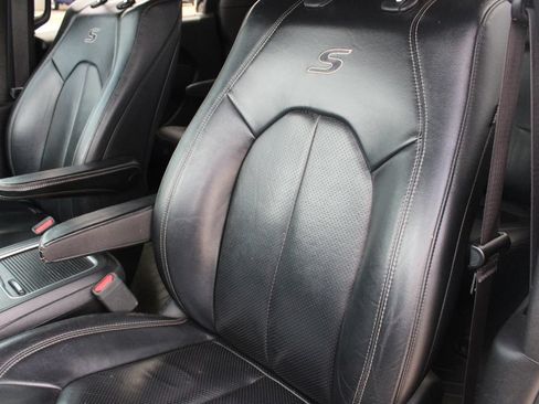 Used 2019 Chrysler Pacifica Touring-L Plus w/ S Appearance Package FWD image 5