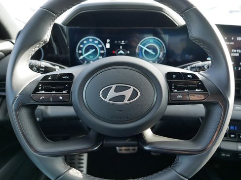 Certified 2025 Hyundai Elantra SEL image 25