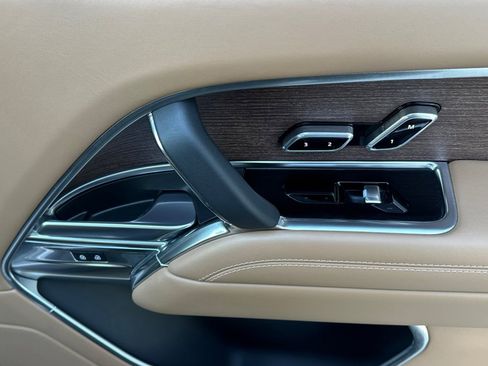 Used 2023 Land Rover Range Rover Long Wheelbase SE image 19