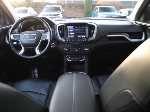 Used 2024 GMC Terrain SLT image 13