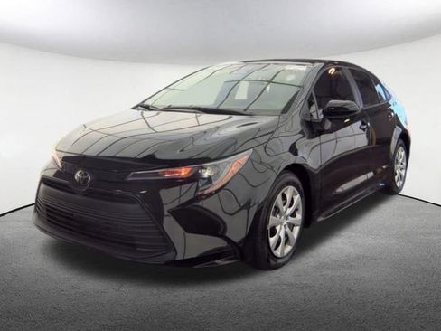 Used 2026 Toyota Corolla LE FWD image 2
