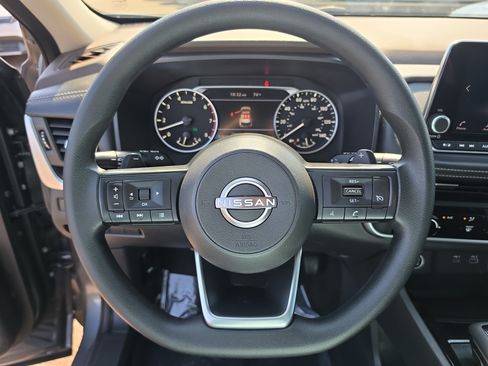 Used 2023 Nissan Rogue S FWD image 27