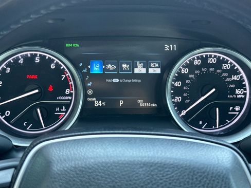 Used 2022 Toyota Camry XLE FWD image 22
