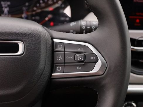 Used 2025 Jeep Compass Limited AWD/4WD image 12