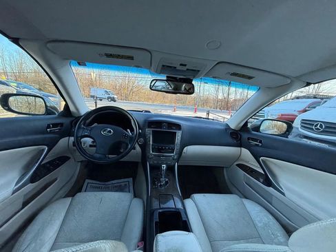Used 2010 Lexus IS 250C image 9