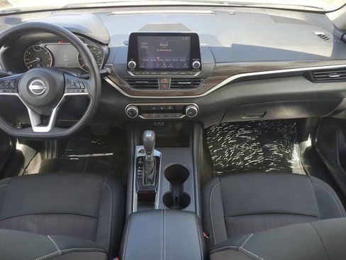 Used 2025 Nissan Altima 2.5 SV image 13