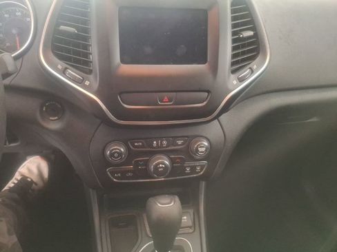 Used 2019 Jeep Cherokee Latitude w/ Popular Appearance Group FWD image 16