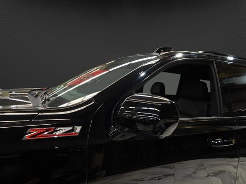 Used 2025 Chevrolet Suburban Z71 AWD/4WD image 14