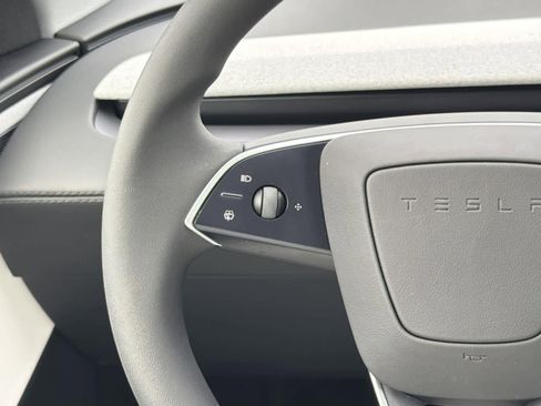 Used 2026 Tesla Model Y 2WD image 13