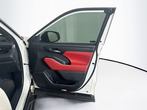 Used 2021 Toyota Highlander XSE FWD image 35