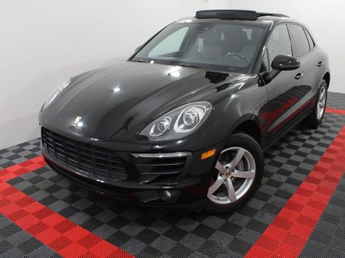 Used 2018 Porsche Macan AWD/4WD image 3