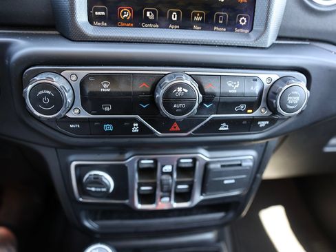 Used 2023 Jeep Wrangler Unlimited Sahara AWD/4WD image 30