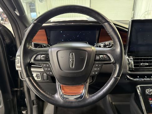 Used 2024 Lincoln Navigator L 4WD image 16