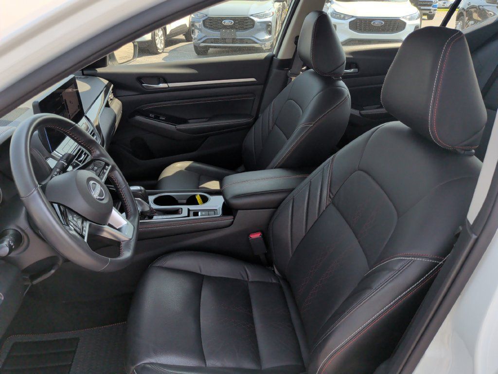 Used 2023 Nissan Altima 2.5 SR w/ SR Premium Package AWD/4WD image 4