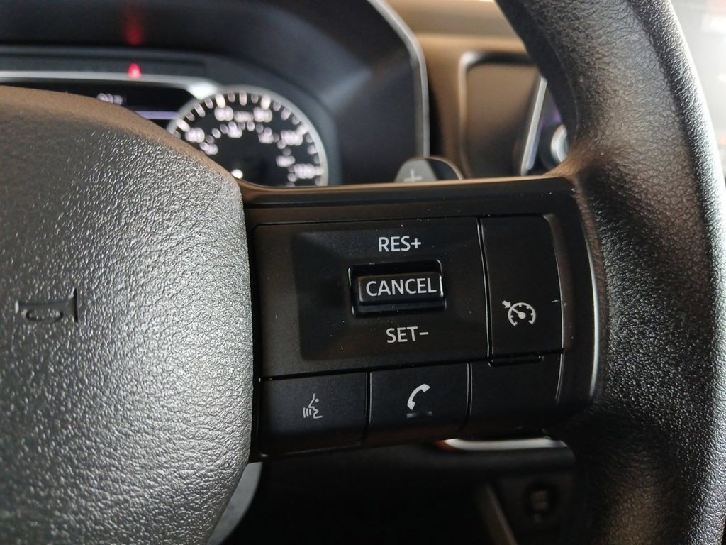 Used 2025 Nissan Rogue S AWD/4WD image 18
