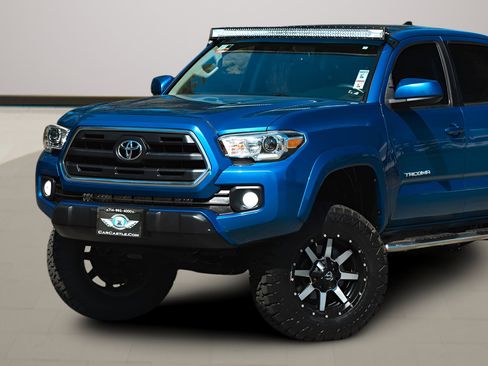 Used 2017 Toyota Tacoma SR5 w/ Tow Package AWD/4WD image 3