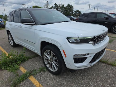 Used 2022 Jeep Grand Cherokee Summit w/ Luxury Tech Group V AWD/4WD image 2