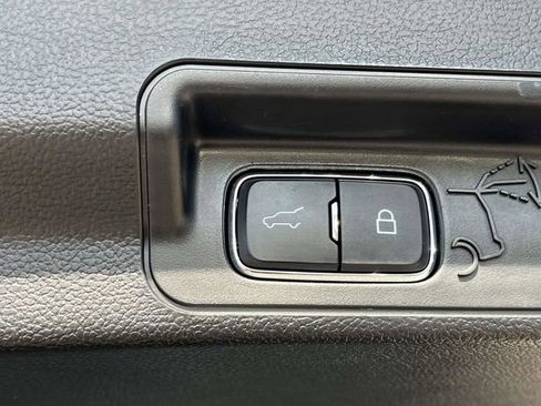 Used 2023 Ford Explorer Limited image 22