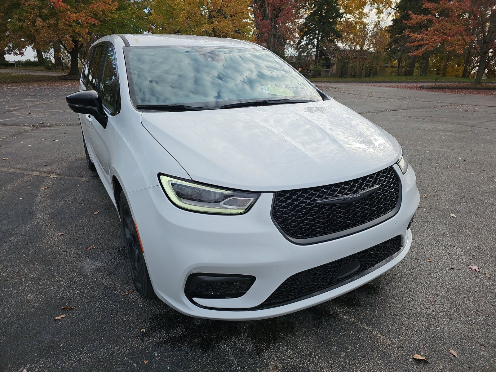 Used 2024 Chrysler Pacifica Limited FWD image 8