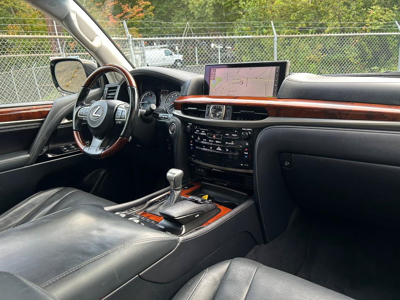 Used 2016 Lexus LX 570 4WD w/ Luxury Package image 19