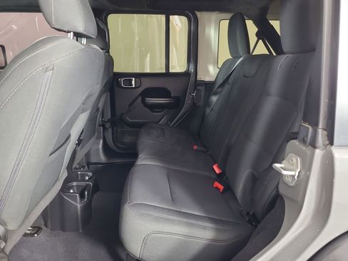 Used 2019 Jeep Wrangler Unlimited Sport S AWD/4WD image 17