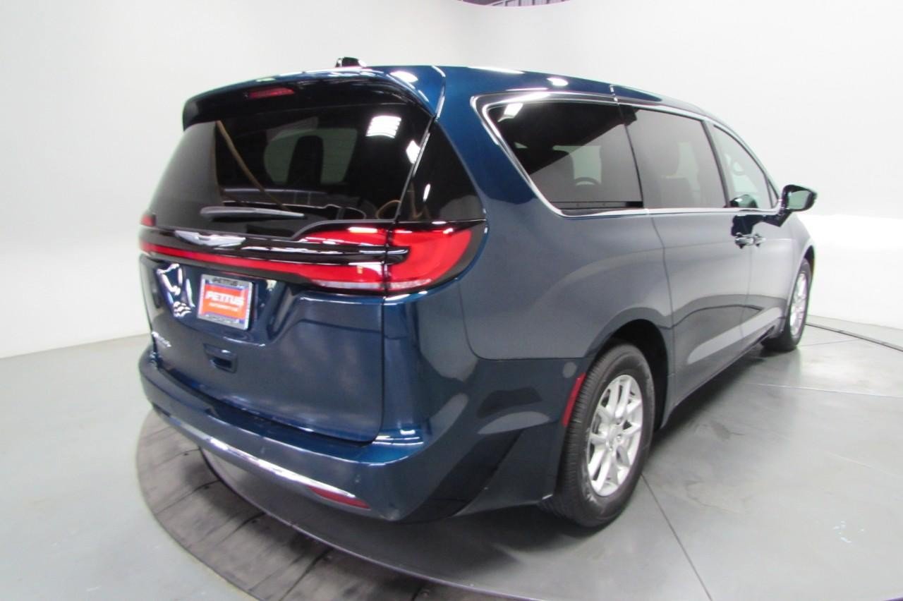 New 2025 Chrysler Pacifica Select FWD image 8