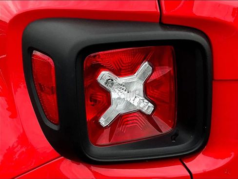 Used 2023 Jeep Renegade Altitude AWD/4WD image 22