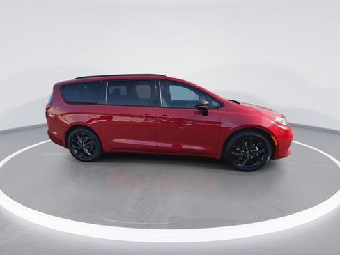 New 2026 Chrysler Pacifica Limited w/ S Appearance Package FWD image 9