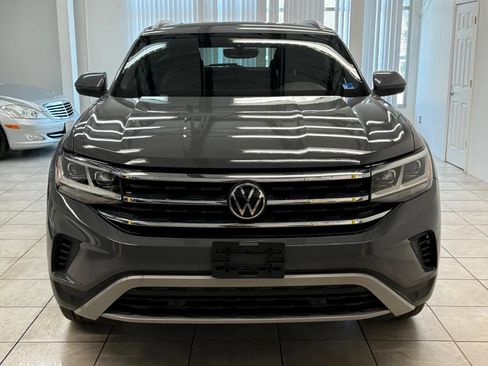 Used 2020 Volkswagen Atlas Cross Sport SE w/ Panoramic Sunroof Package image 2
