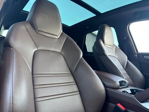 Used 2021 Porsche Cayenne Turbo S image 17