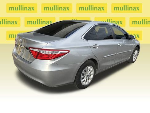 Used 2015 Toyota Camry image 3