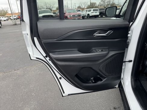 Used 2025 Jeep Grand Cherokee Laredo X w/ Luxury Tech Group I image 26