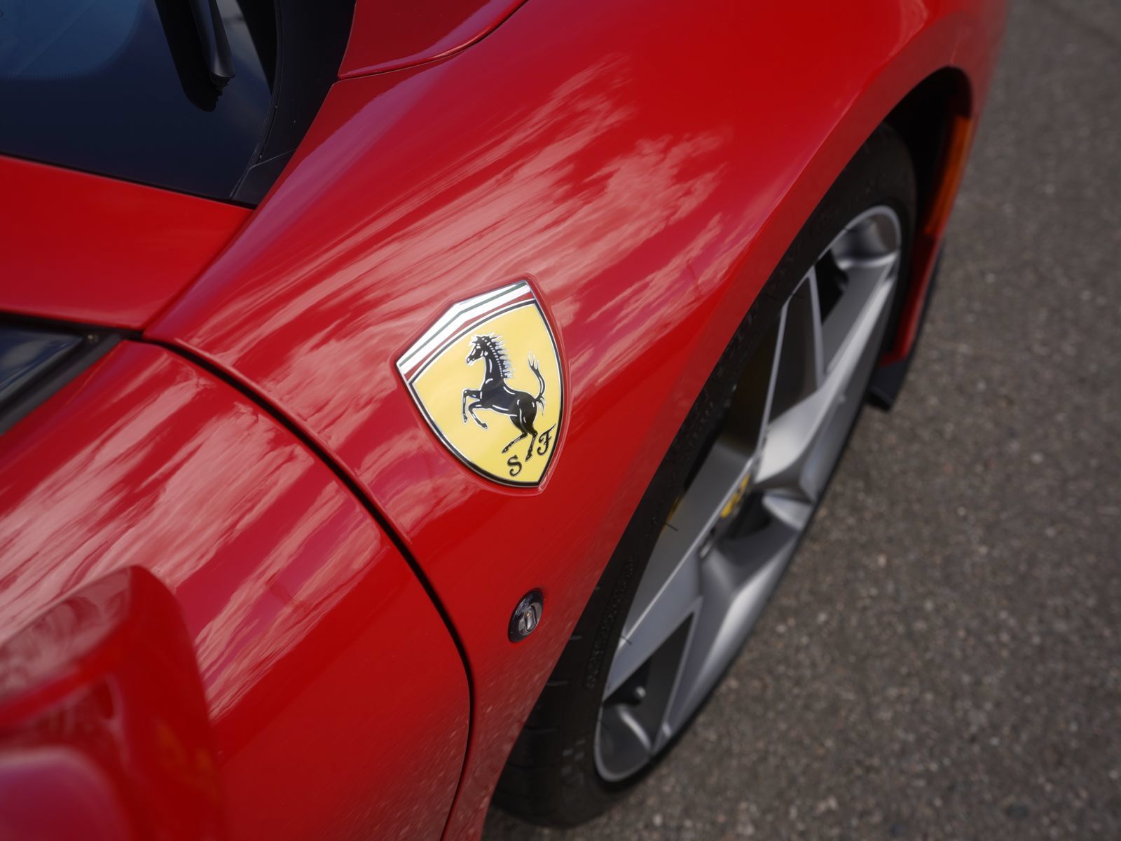 Used 2023 Ferrari F8 Tributo RWD image 29
