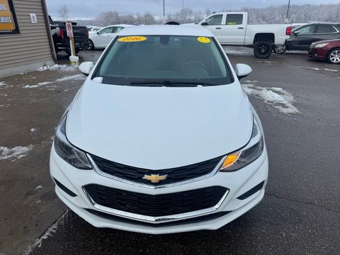 Used 2016 Chevrolet Cruze LT w/ Convenience Package image 2