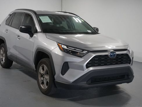 Used 2024 Toyota RAV4 LE AWD/4WD image 3