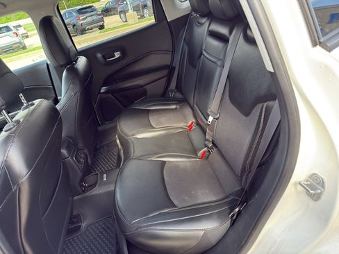 Used 2019 Jeep Compass Latitude w/ Popular Equipment Group AWD/4WD image 12