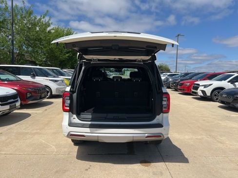 Used 2024 Ford Expedition Platinum AWD/4WD image 11
