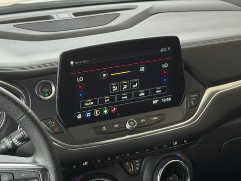 Used 2025 Chevrolet Blazer LT FWD image 17